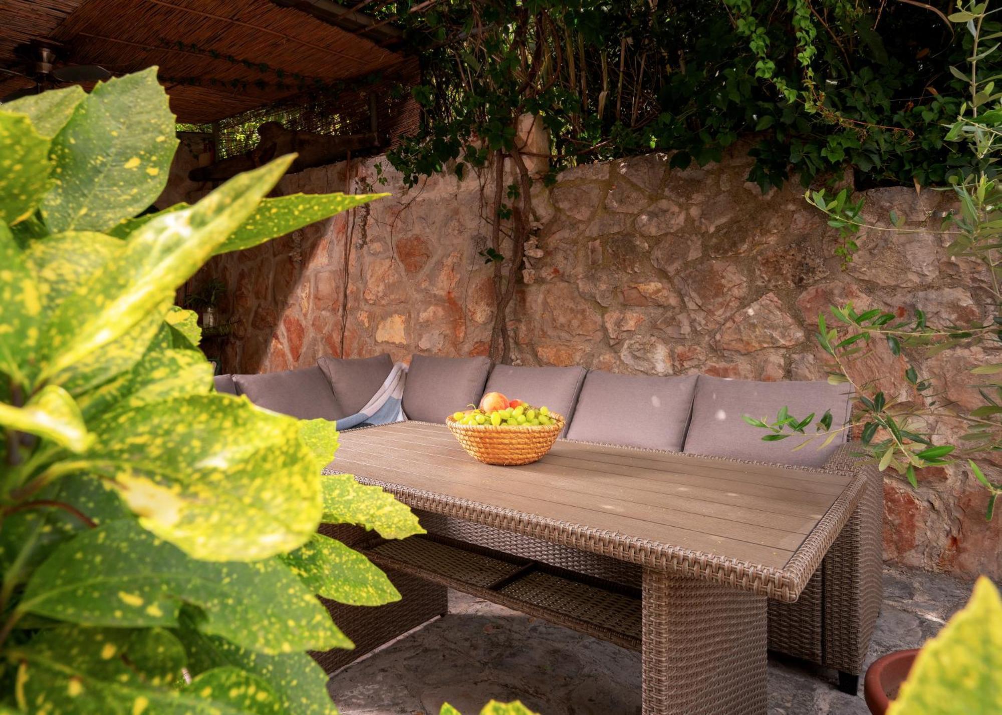 Holiday Home Skala With Hot Tub & Kala With Terrace Pitve ภายนอก รูปภาพ